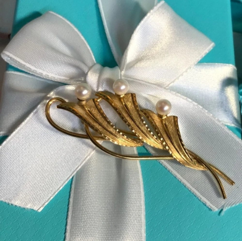 Vintage Gold Pearl Brooch